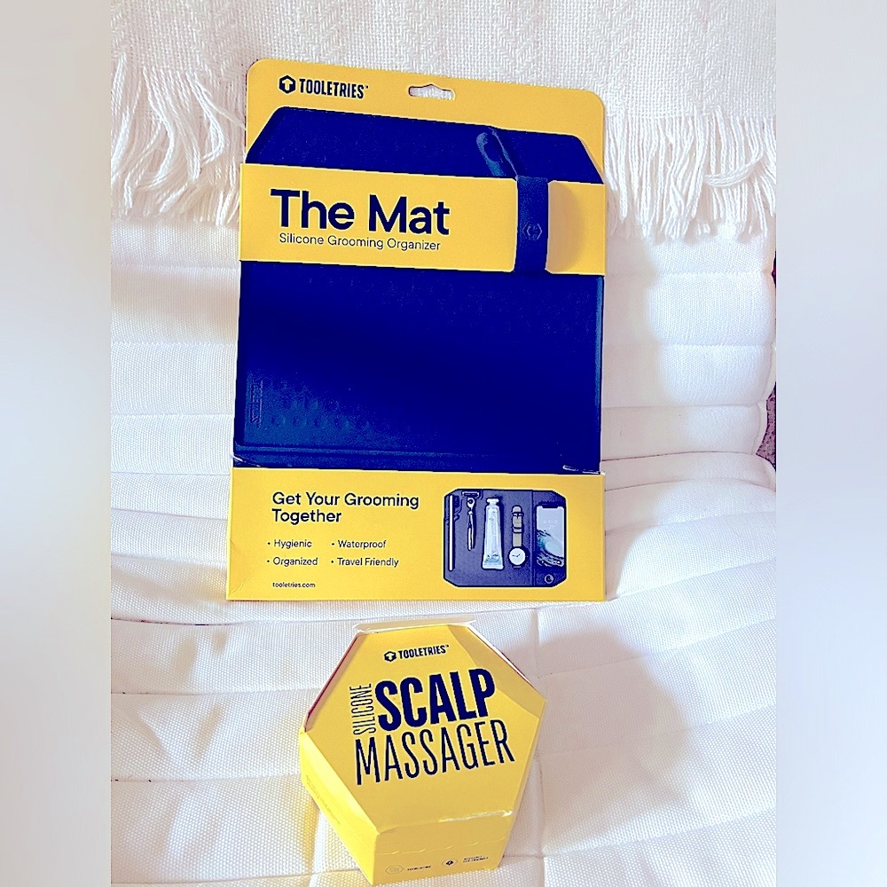 Tooletries Silicone Grooming Organizer Mat & Scalp Massager - New